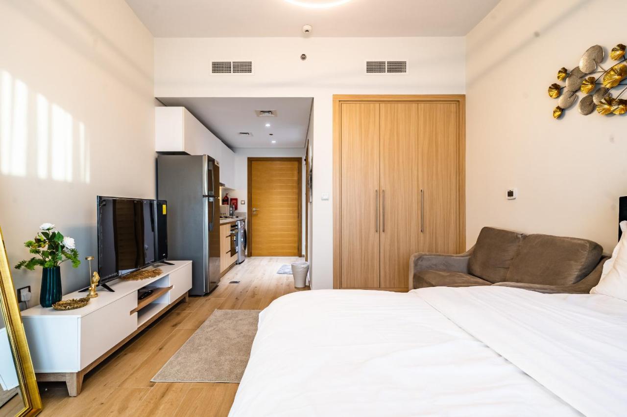 Azizi Aura, Jebel Ali- Near Metro Station Apartment *